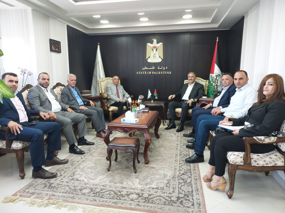  الوزير أحمد عساف خلال لقائه عضو اللجنة التنفيذية لمنظمة التحرير رئيس دائرة شؤون المغتربين الدكتور فيصل عرنكي